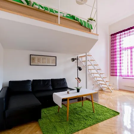 F4 Fiumei Appartement *