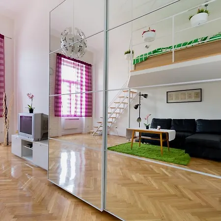 F4 Fiumei Budapest