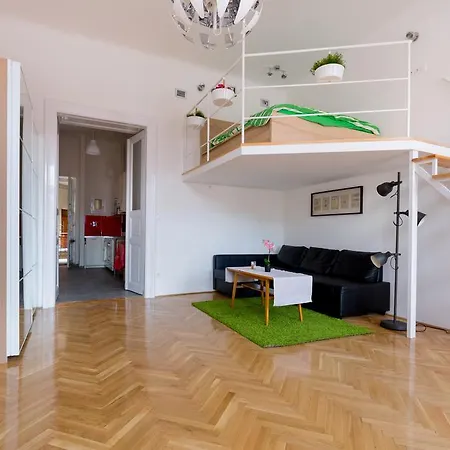 F4 Fiumei Apartment Budapest